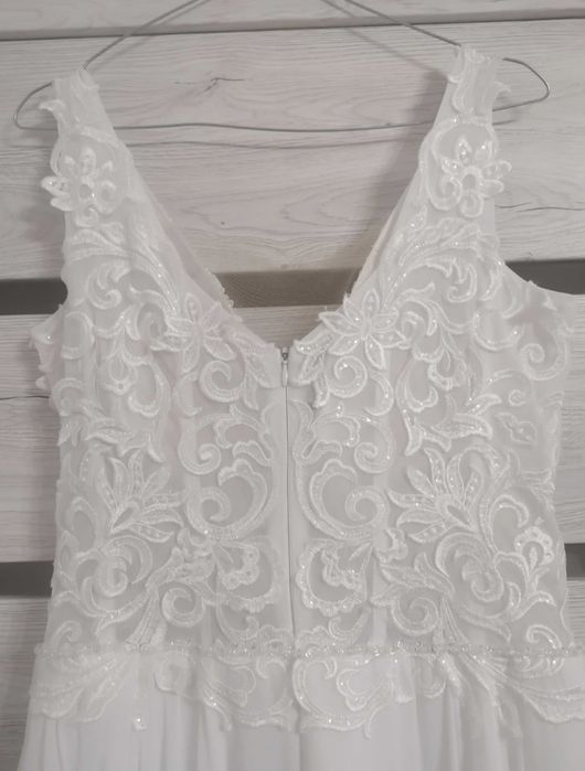 Suknia ślubna śnieżnobiała
