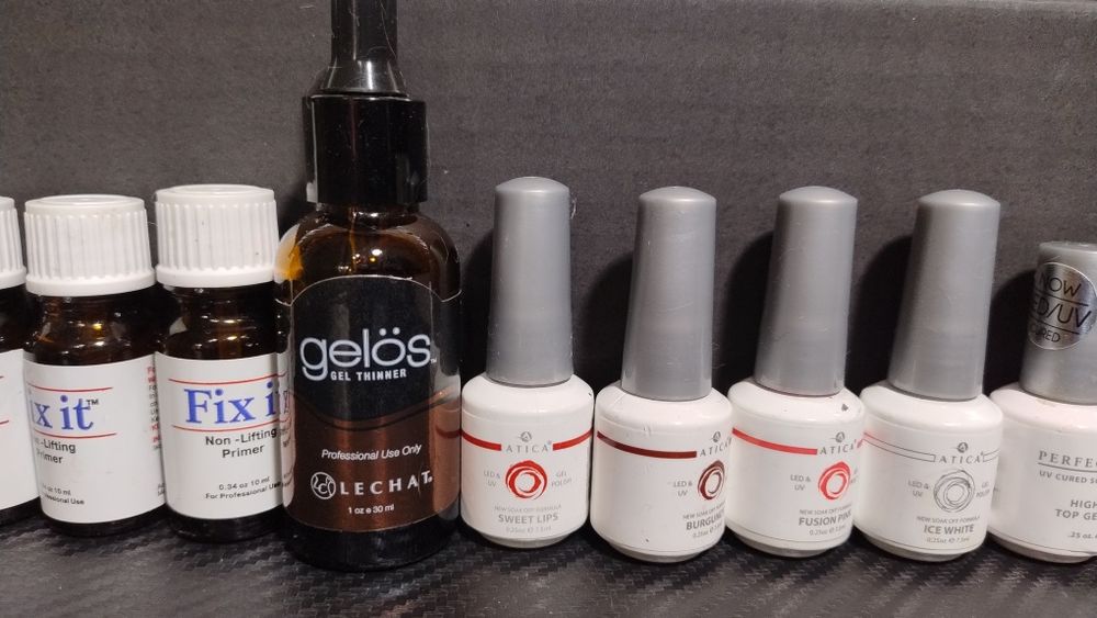 Гель-лаки и аксессуары для маникюра. Остатки