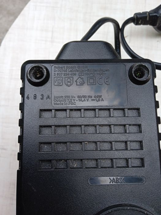 Зарядний пристрій BOSH Outup 7.2V -14.4V -- 1.9A