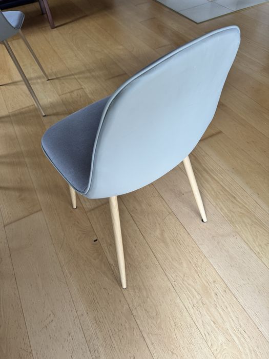 Krzesła tapicerowane szare