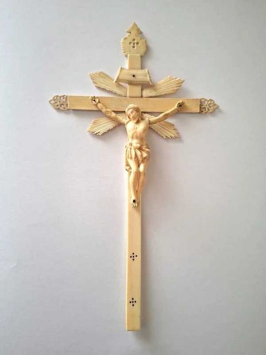 Escultura em Osso_Cristo na Cruz