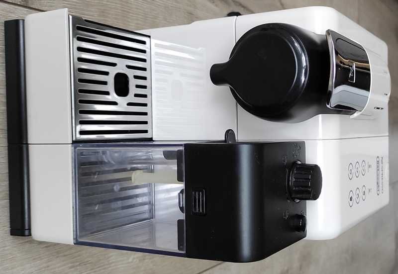 Ekspres do kawy Nespresso DeLonghi