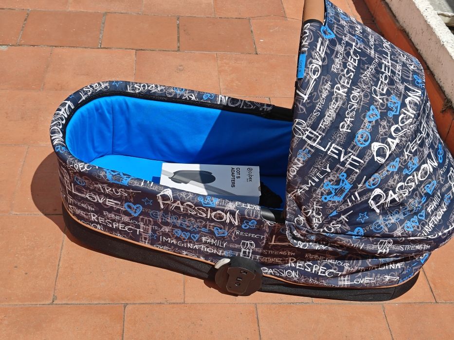 Conjunto Isofix Cybex e Cadeirinha Cloud Z+ e Alcofa Cot S

Ambos com sinais de uso
Nunca tiveram qualquer acidente 
Completamente funcionais