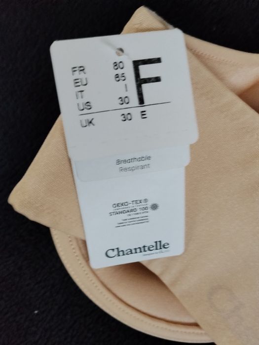 Chantelle zapinany z przodu beżowy cielisty 65F usztywniane spacer 3D