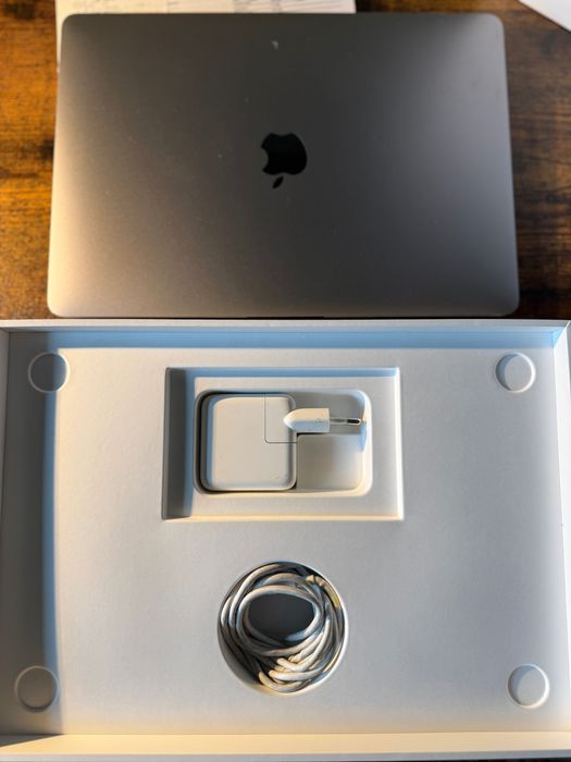 MacBook Air M1 (2020) – 8GB / 256GB SSD – Excelente estado!