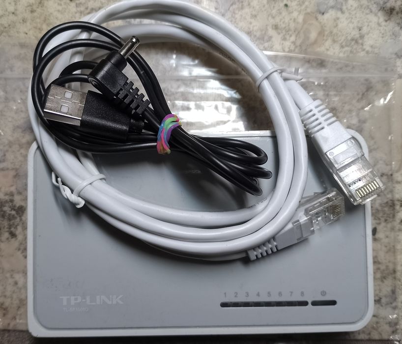 Комутатор (свитч) TL-SF1008D