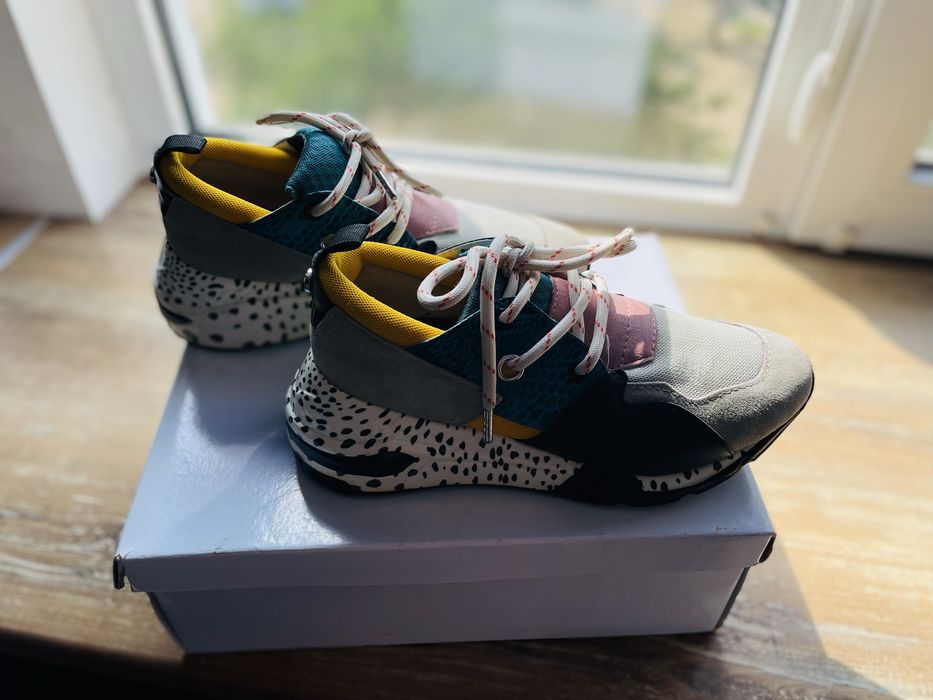 Продам кроссовки  Steve Madden