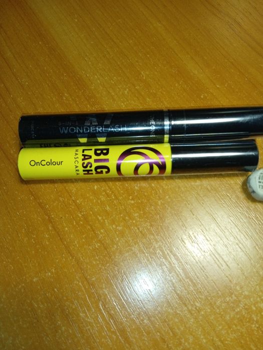 Набор: тушь новая, тени б.у