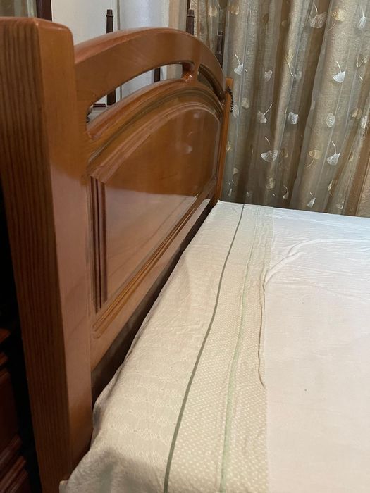 Mobília de Quarto em Madeira – Bom Estado
Vendo mobília de quarto em