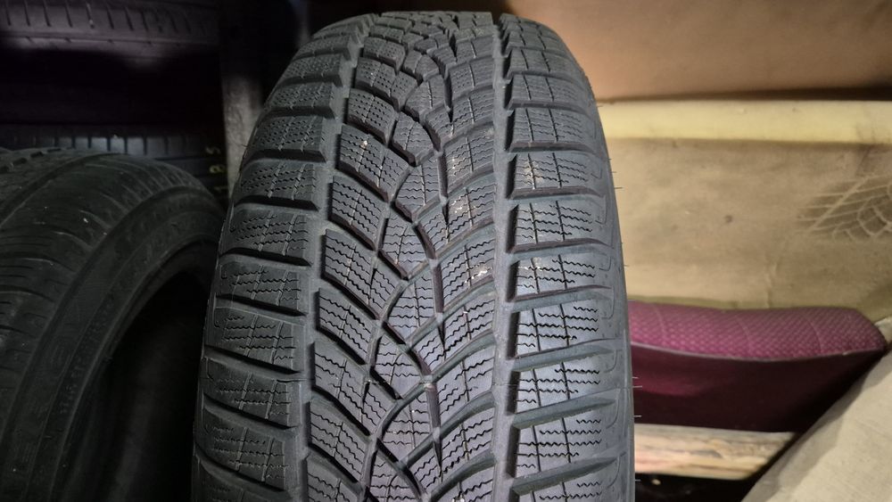 GoodYear Ultra Grip Performance 215/60/16