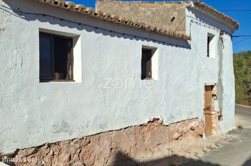 Moradia Térrea para recuperar com 69m2 em Messines de Baixo