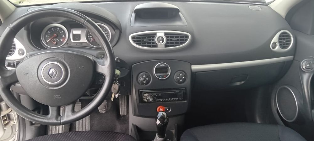 Renault clio 1.2 apenas 180000 kms