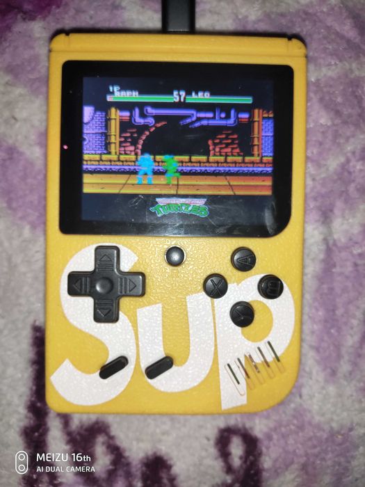 Портативная приставка supreme на 400 игр..