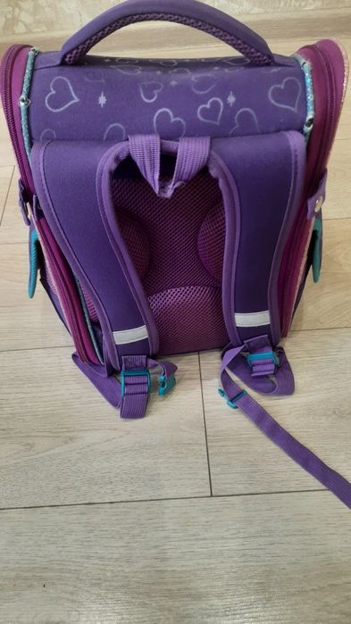 Школьный рюкзак для маленькой школьницы