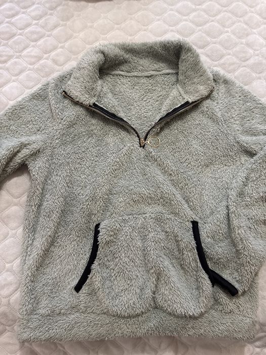 Жінночій світер