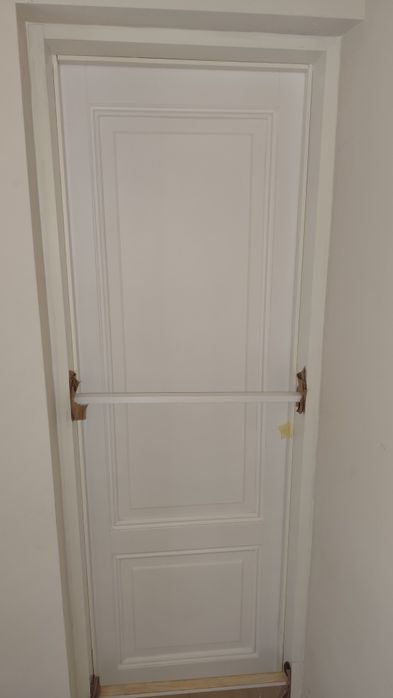 Instalação de portas em geral.