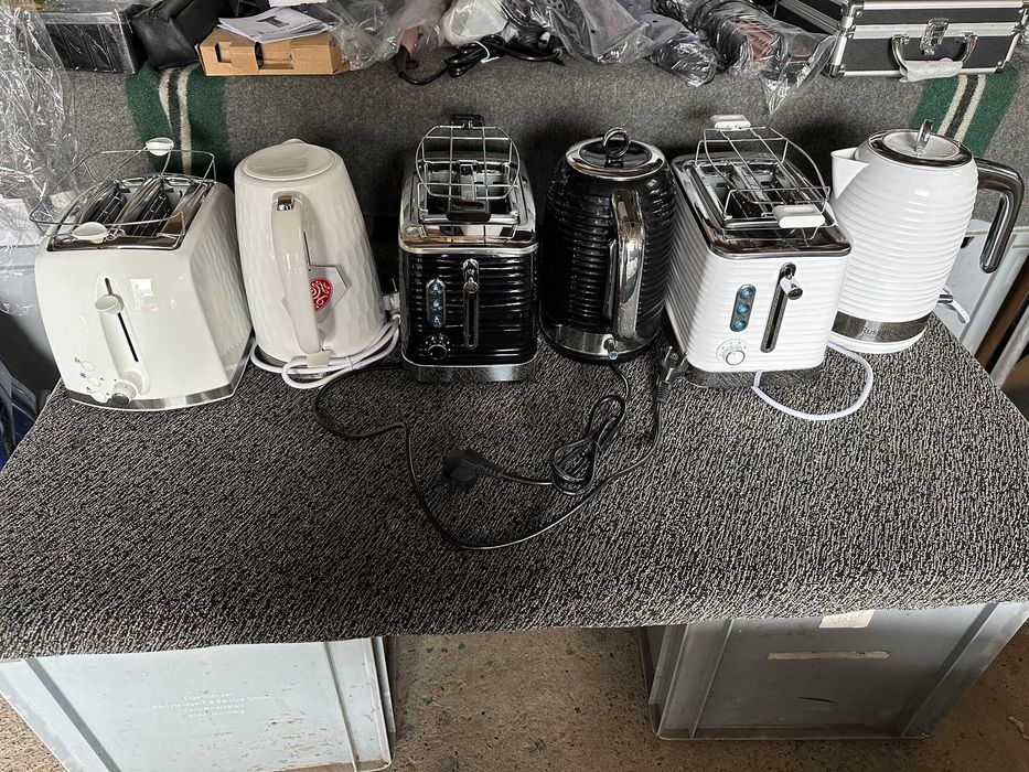 Електрочайник  з тостером Russell Hobbs Inspire