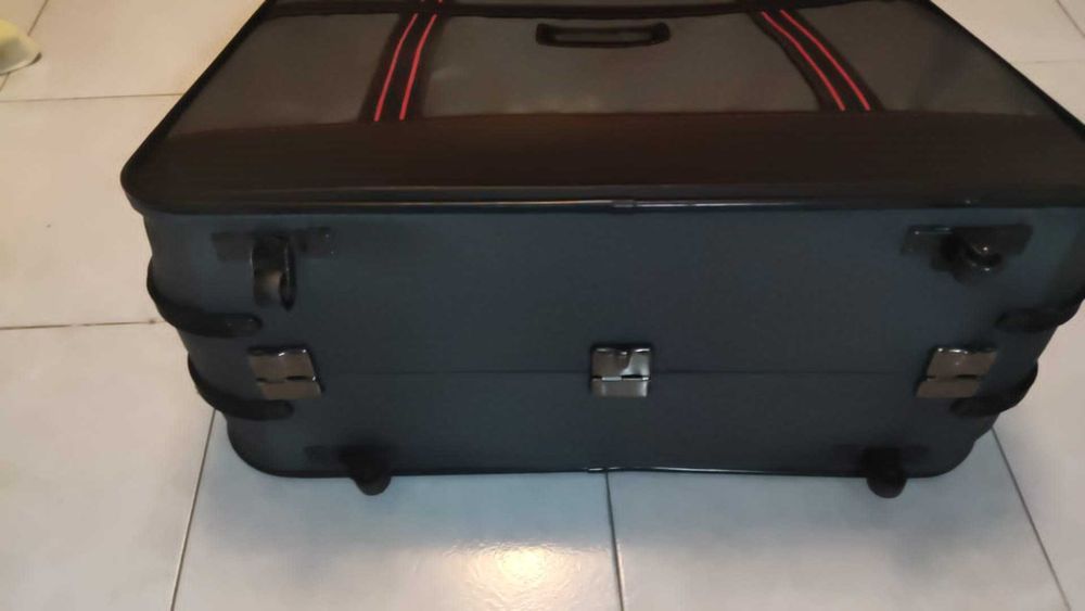 2 conjuntos de malas de viagem em muito bom estado