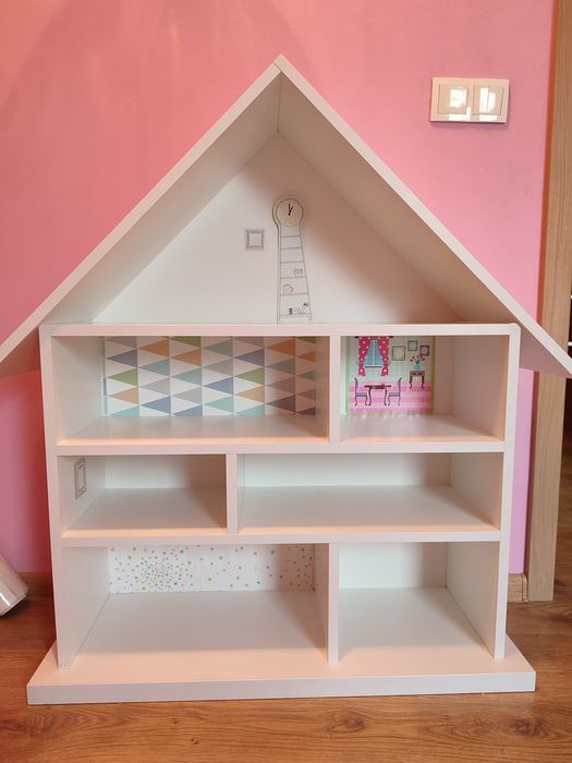 Domek dla lalek, myszek półka w kształcie domku