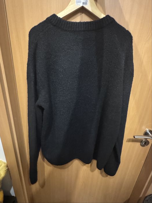 Czarny sweter Regular Fit Cropp