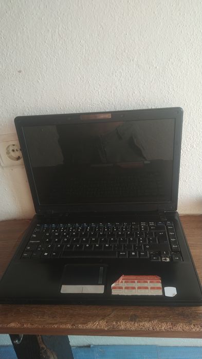 Old laptop good for browsing, playing old games, and watching movies64309791951362120