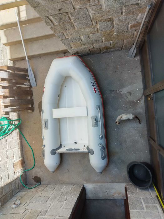 Vende-se Semi Rígido Valiant D-250