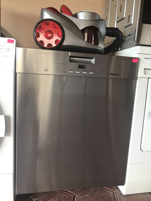 Продам німецьку посудомийну  машинку 45 см. Siemens.