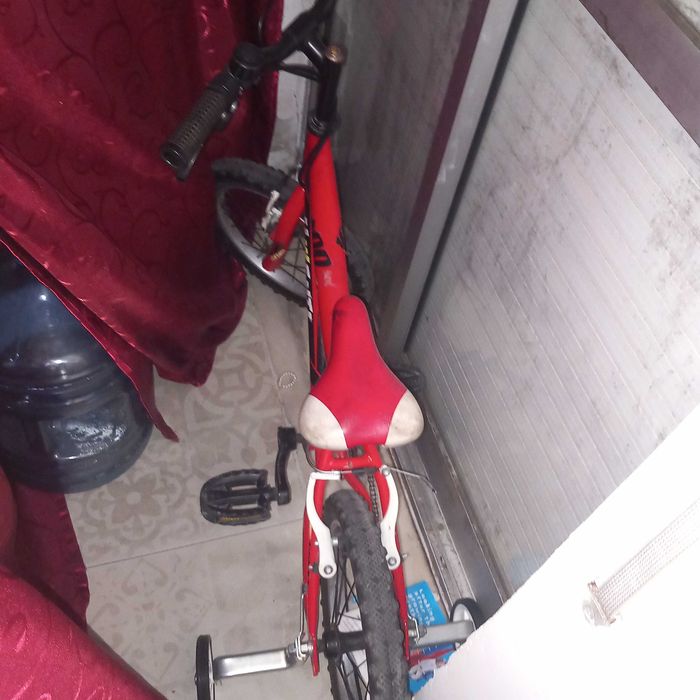 Bicicleta de criança vendo ou troco