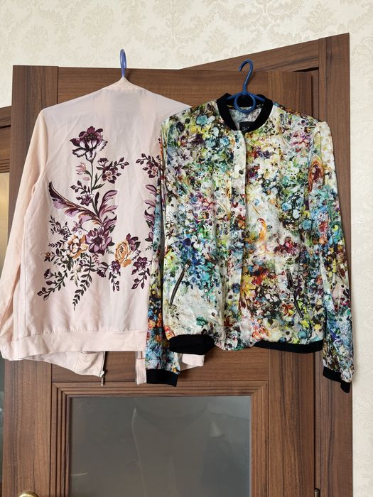 Літні курточки, бомбери з квітами, ветровки, Zara