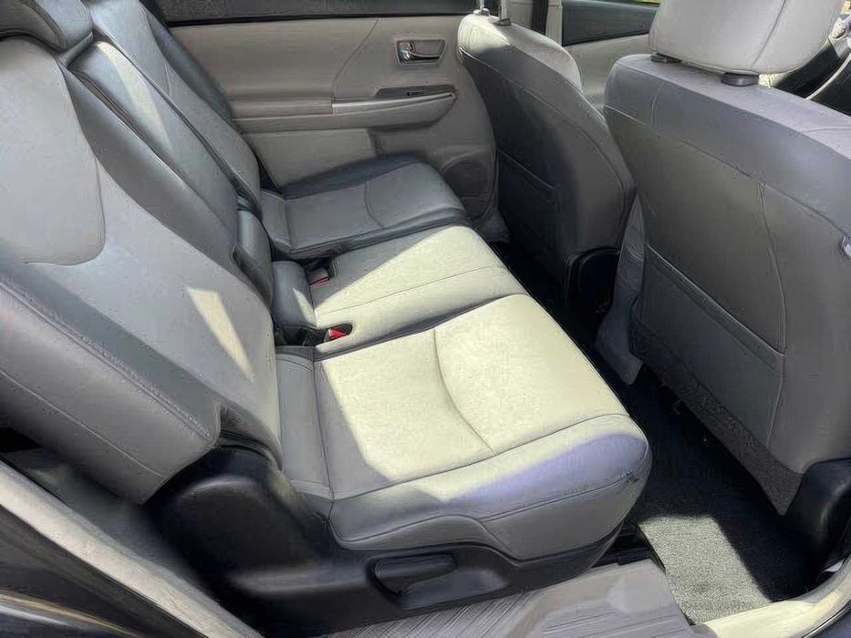 Toyota Prius v Three      2015