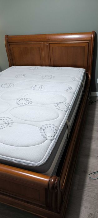 Cama de casal em cerejeira escurecida