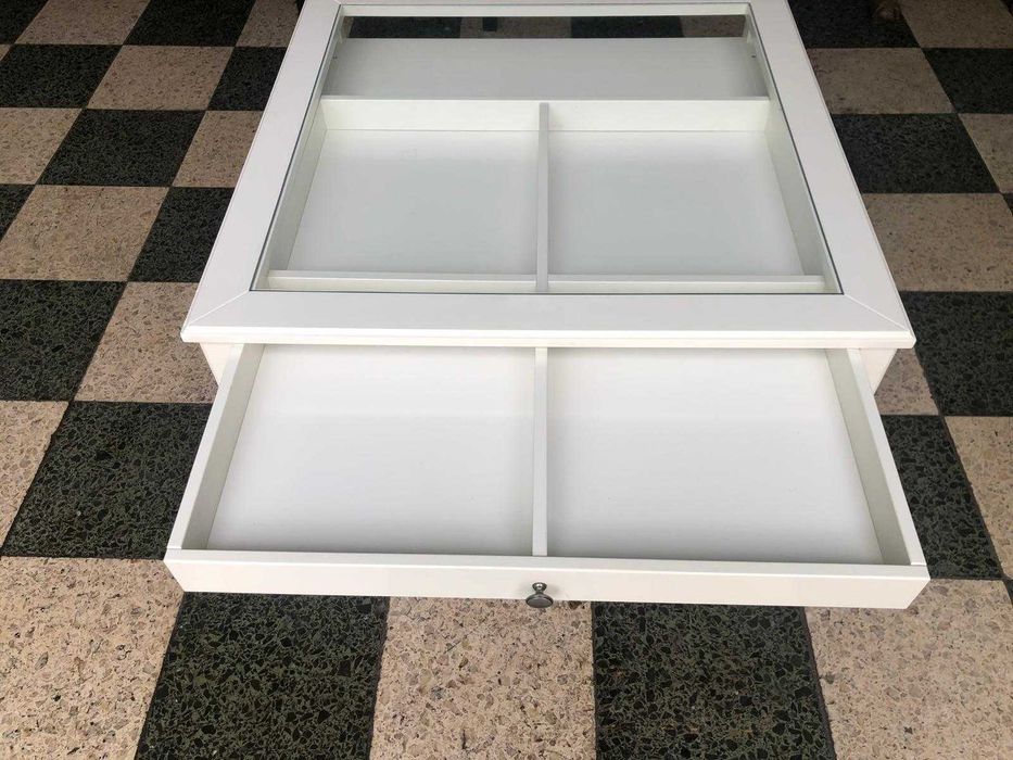 Mesa de centro branca HEMNES da IKEA