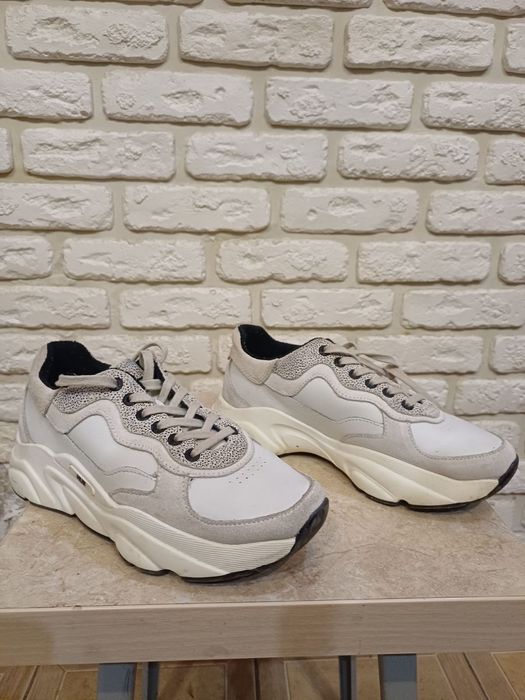 Кросівки жіночі фірми "Hub"