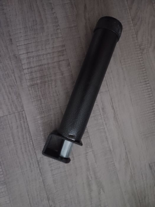 Pés de cama redondos.