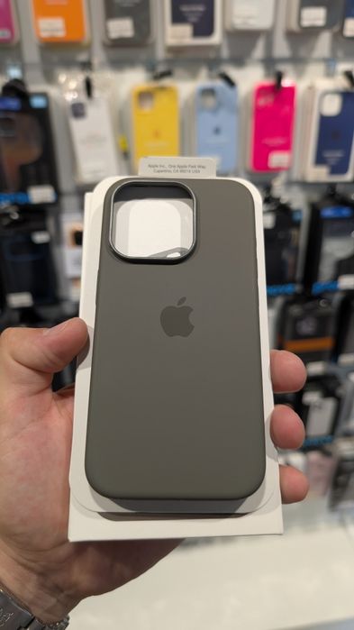 Оригінальні чохли на iPhone 15 pro також OtterBox,Proove