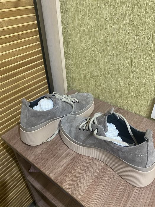 Продам жіночі лофери