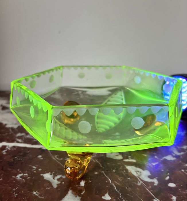 Uranowa patera art Deco