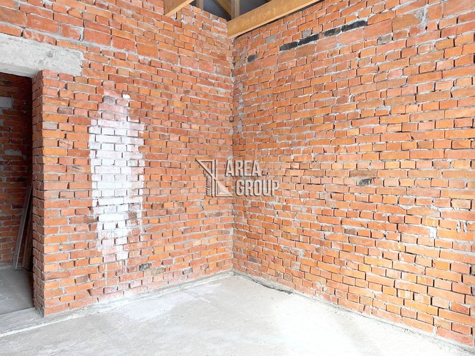 Новий будинок в класній локації готовий до початку ремонту