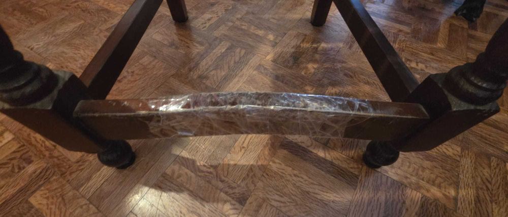 Mesa de sala com cadeiras