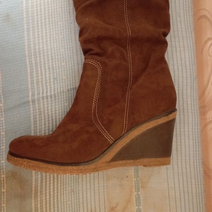 Жіночі чоботи тип Ботфорди.