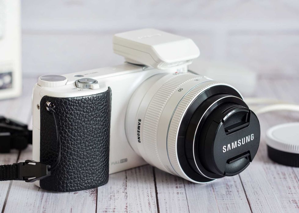 Фотоаппарат Samsung NX2000, kit 20-50mm