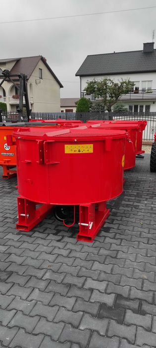 Mieszalnik do ciągnika betoniarka na WOM 1200l producent do ładowarki