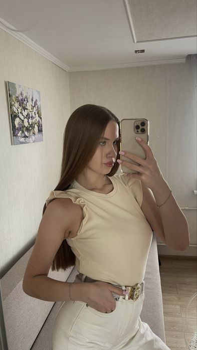 топ-майка zara у бежевому кольорі