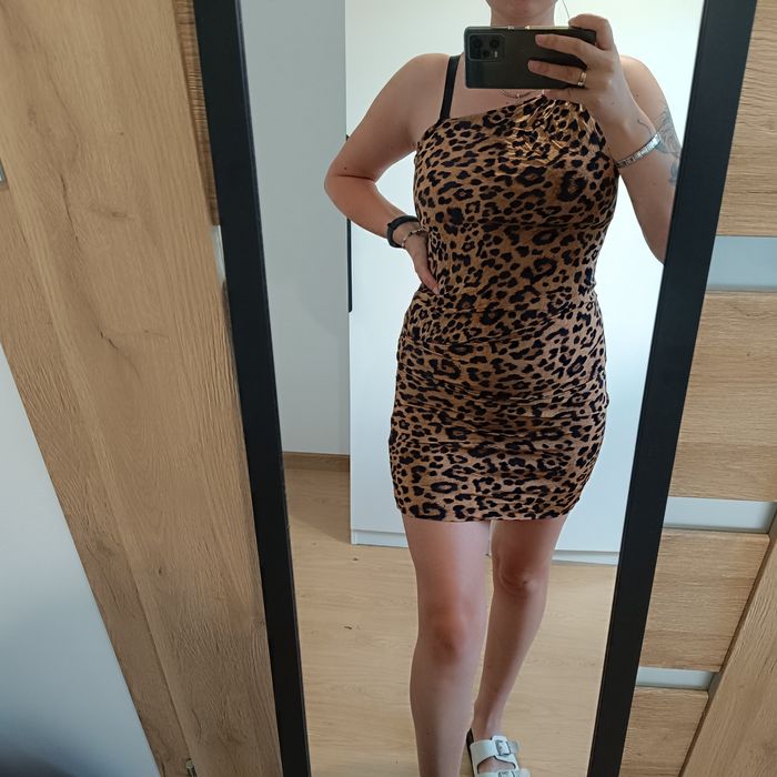 Sukienka w panterkę tiffi