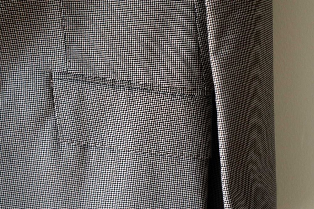 Blazer Casaco Fato de Homem marca Zara em castanho com xadrez