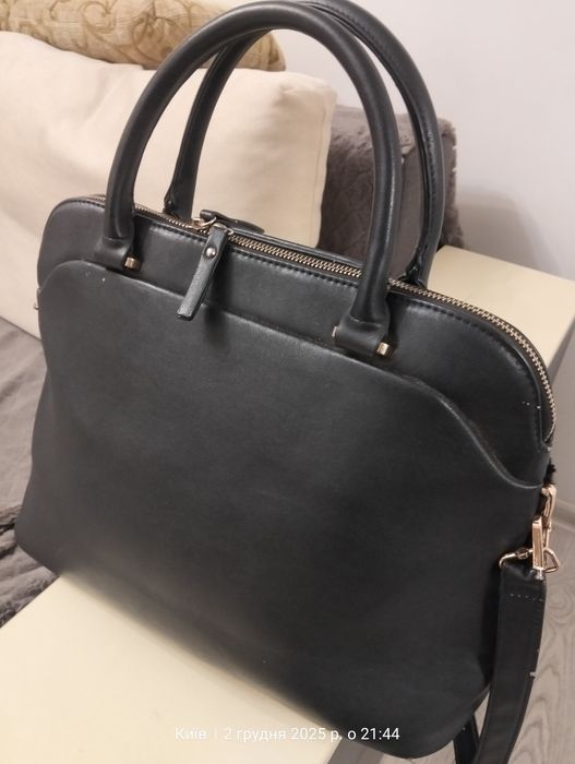 . Сумка жіноча,стильна, шкіряна. оздоблена хутром.