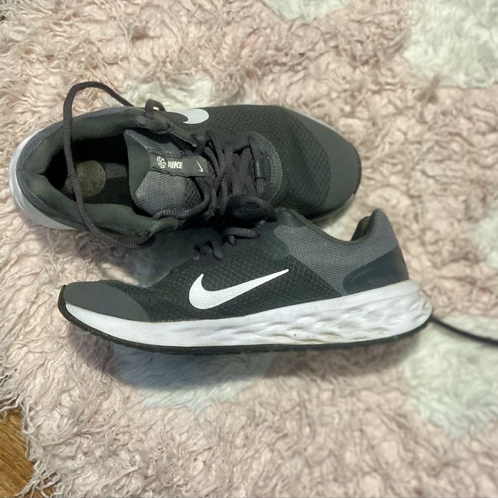 Кроссовки Nike.