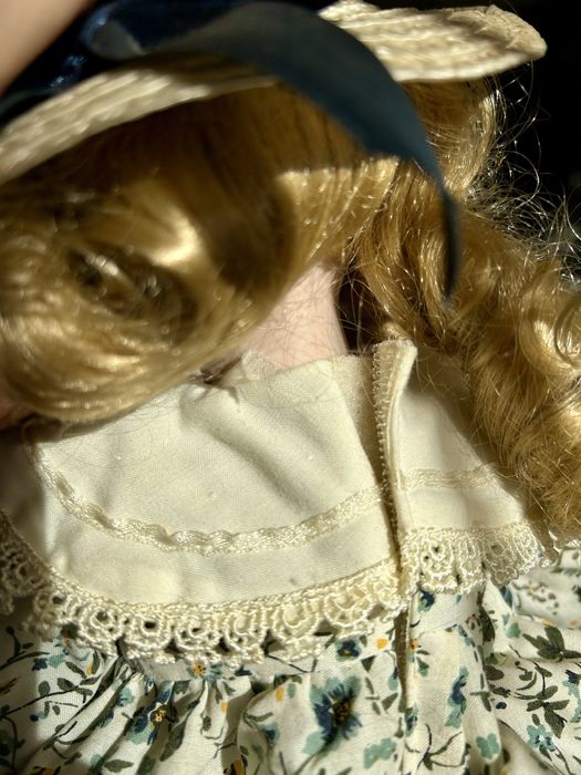 Boneca de Porcela em perfeitas condições