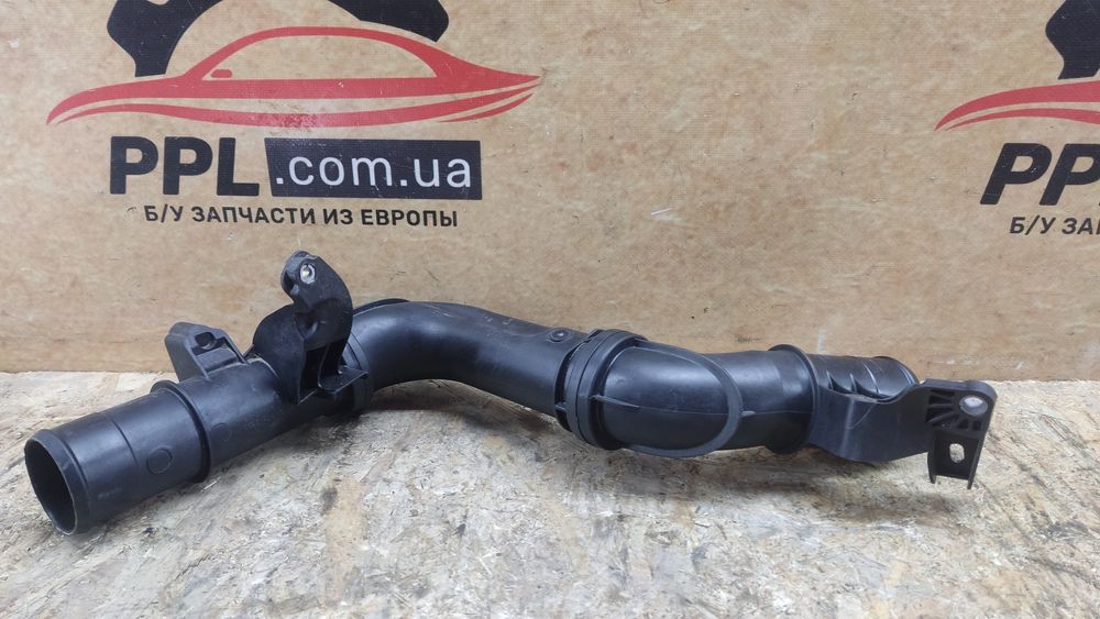 Renault Trafic III 2014- 1.6 Vivaro II Патрубок интеркулера 144601915R