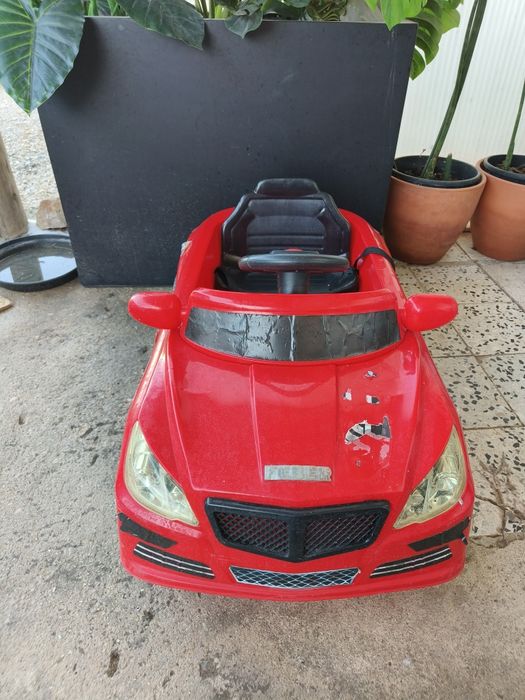 Carro elétrico de criança